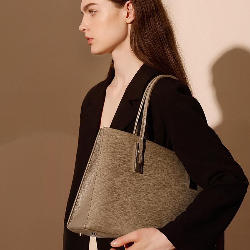 Elegant Leather Bags for Women Large Capacity First Layer Cow Leather Shoulder Bags New