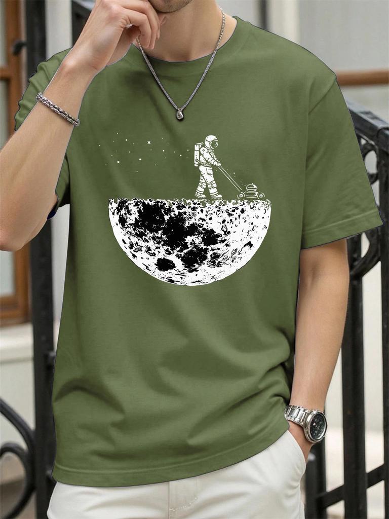 Astronaut Mowing The Moon Print T Shirt Men Summer Oversized TShirt Hip Hop Crewneck Short Sleeve Casual Cotton Streetwear