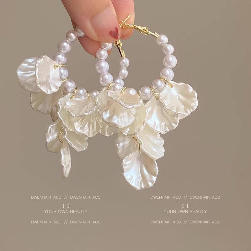 2025 New French Pearl High-End Luxury Earrings for Women - Unique Niche Design, Hot-Selling Studs