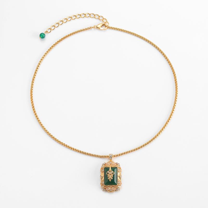 

Vintage Emeral Green Glazed Pendant Necklace Shiny Gold Color Palace Style Summer Jewelry Bohemian Accessories for Women