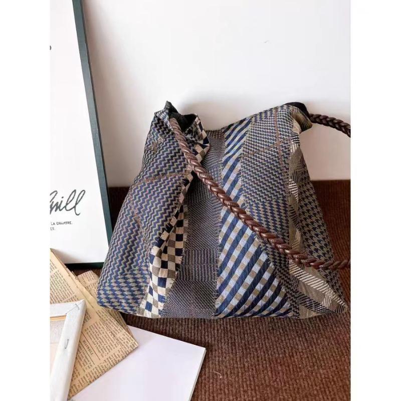 

New retro geometric splicing plaid shoulder bag spring and summer versatile tote bag simple literary cloth bag large capacity 25