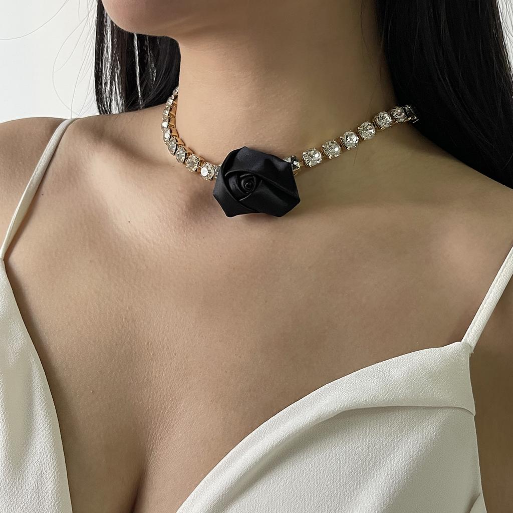 French Retro Fabric Rose Necklace, Romantic Light Luxury Diamond Flower Design Collarbone Chain