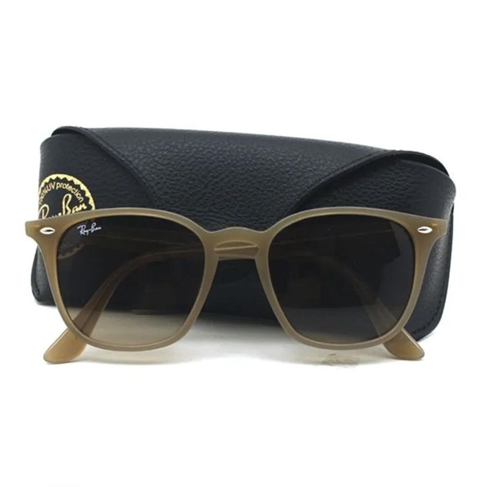 Ray-Ban RB4258F 6166/13 (52) Opal Beige Sunglasses