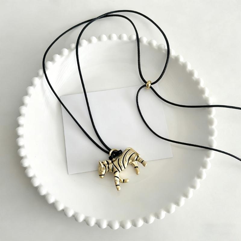 Fashionable Zebras Print Adjustable Length Necklace for Women Stylish Neck Chain Jewelry Perfect Gift