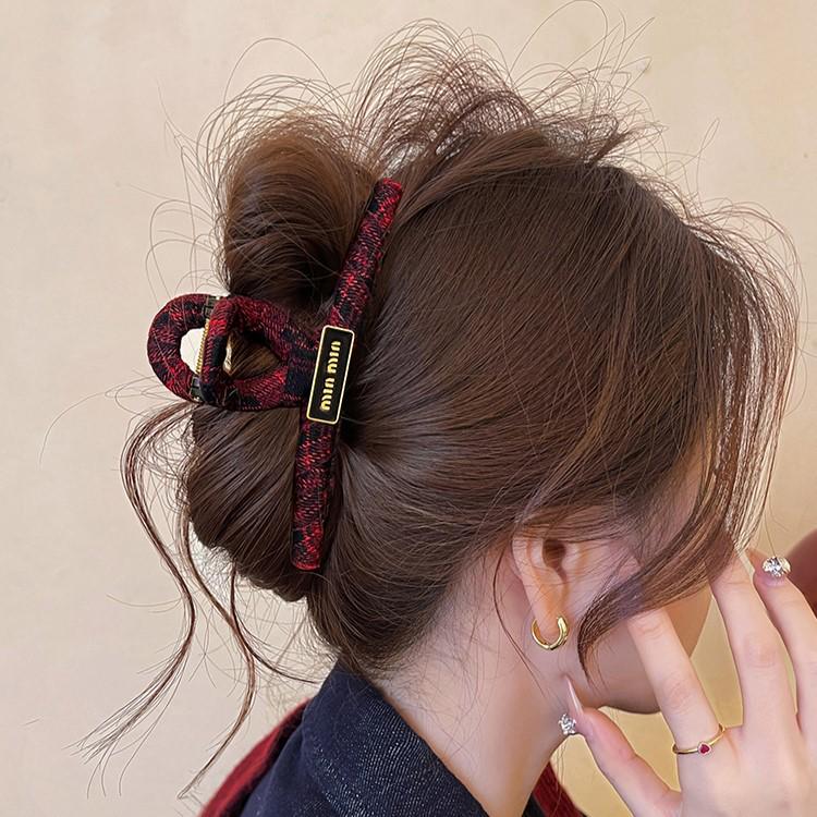 2024 High-End Damen Weihnachtsrot Karierte Krallenklemme – Gold Label Winter Haaraccessoire