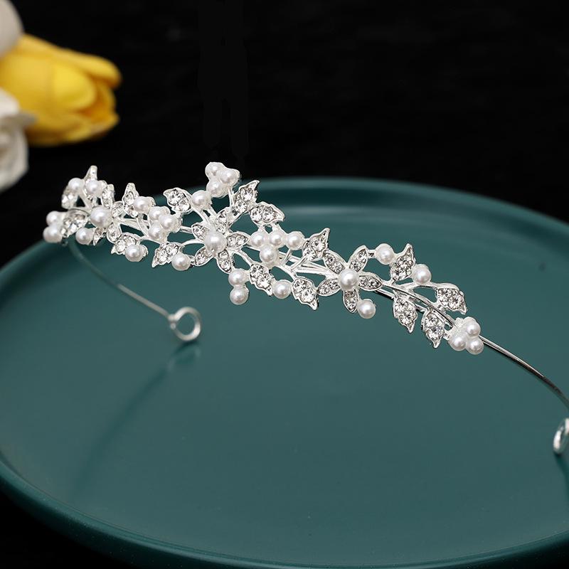 Handgefertigtes Kristall-Blumen-Diadem für Mädchen - Perfekt für Geburtstage, Aufführungen und Prinzessinnen-Verkleidungen.