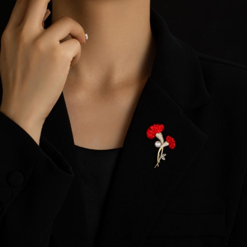 Luxury Red Flower Brooches For Women Unique Floral Pins Casual Party Jewelry Decor Accessories New Fashion Mother's Day Gifts