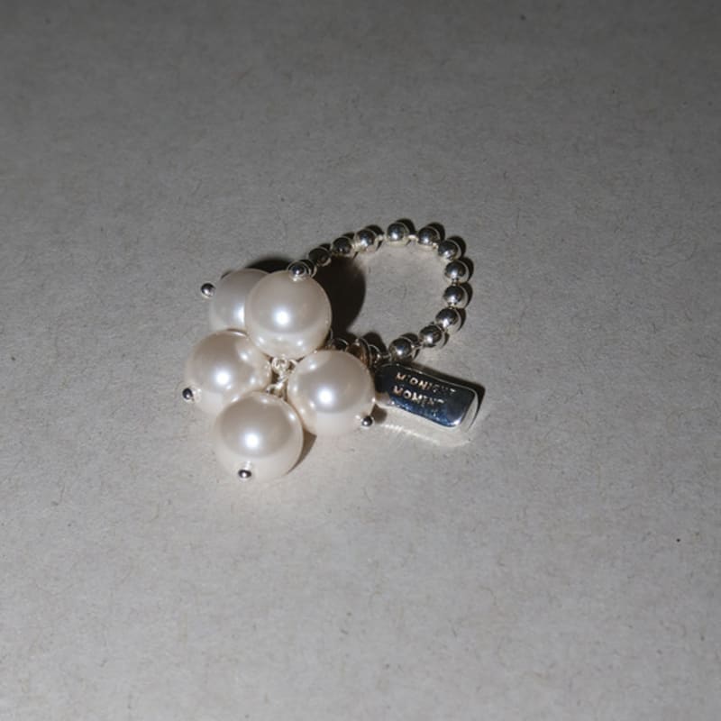 MIDNIGHT MOMENT popping pearl ring - silver