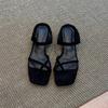 2025 nieuwe modieuze en eenvoudige casual cover teen met sandalen dames zomer retro vierkante neus schuine hak buiten dragen coole slippers