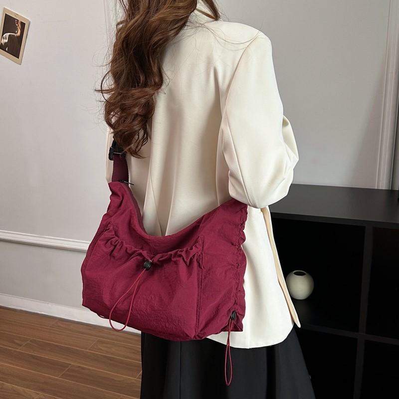 Pleated Drawstring Lightweight Shoulder Bag Women's Vintage Dumpling Bag Large Capacity Commuter Crossbody Bag