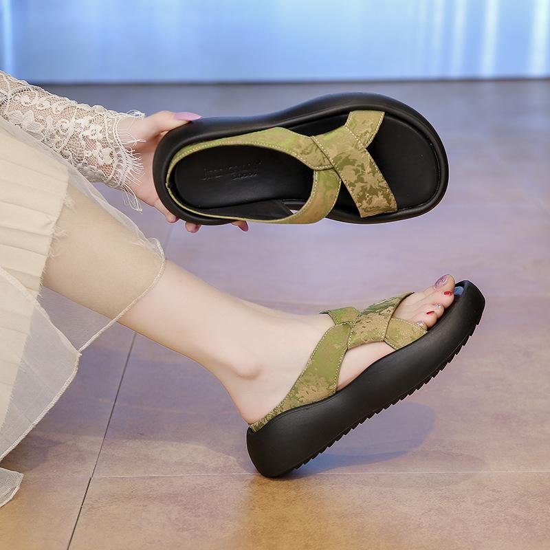 Cool slippers women's summer wear 2025 new go out platform casual beach sandals lazy fashion pregnant women one-word drag