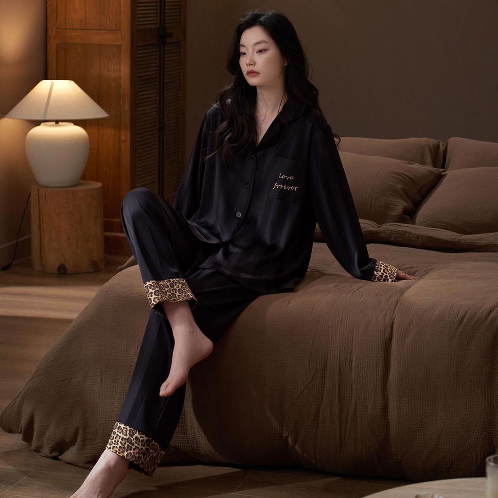 Women's Soft Ice Silk Pajama Set: Short Sleeve, Long Pants, Leopard Print, Cool, Lightweight, Luxurious Summer Loungewear.