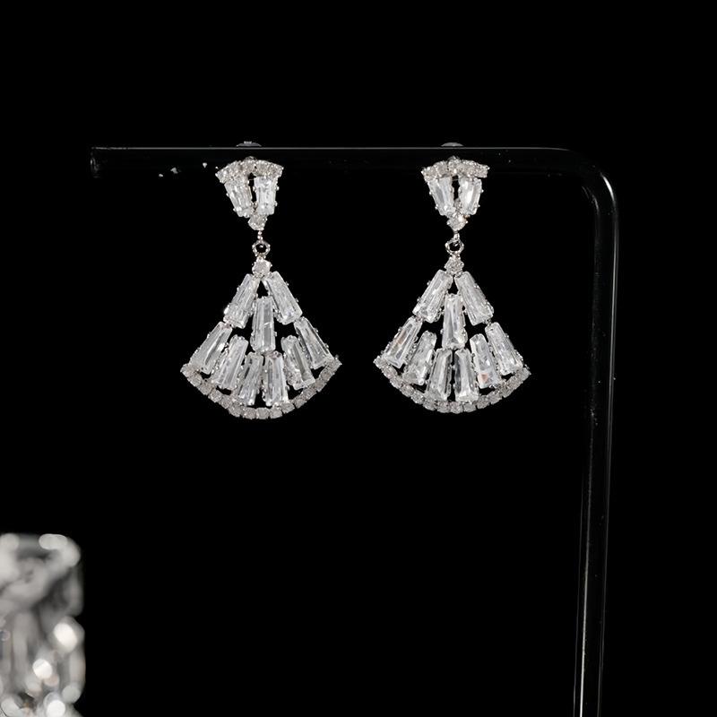 Super flash light luxury 111 silver needle fan earrings, simple design stud earrings temperament earrings