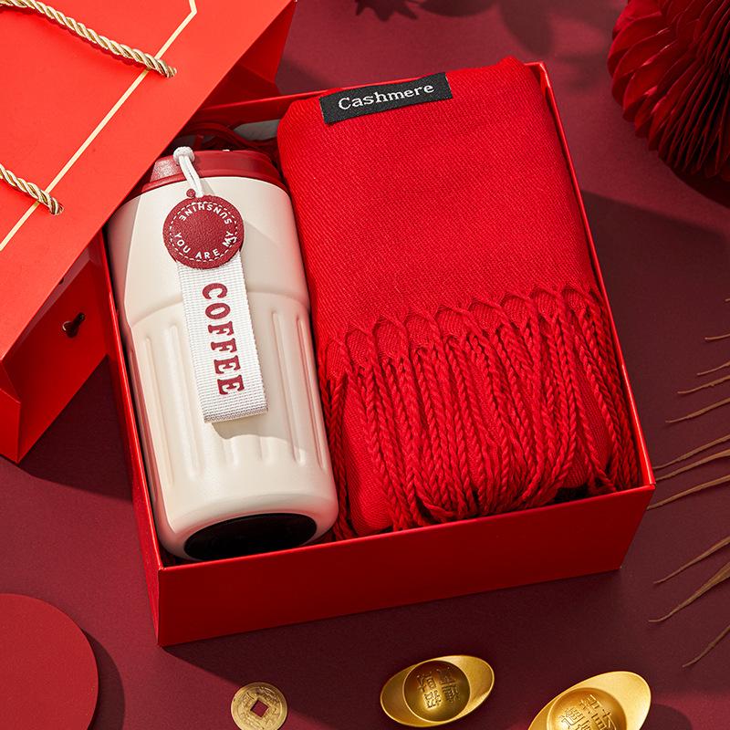 Employee and Client Gifts: Practical Souvenirs for Annual Meetings, New Year, and Weddings