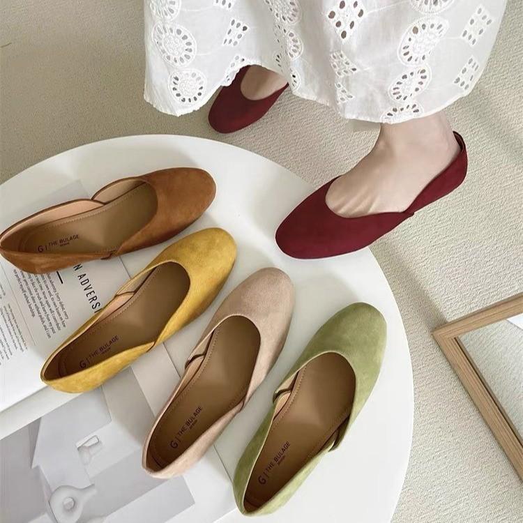 Soft sole shallow mouth fairy suede spring round head French ladyshoes wind gentle ballet shoes grandma shoes sweet 2025
