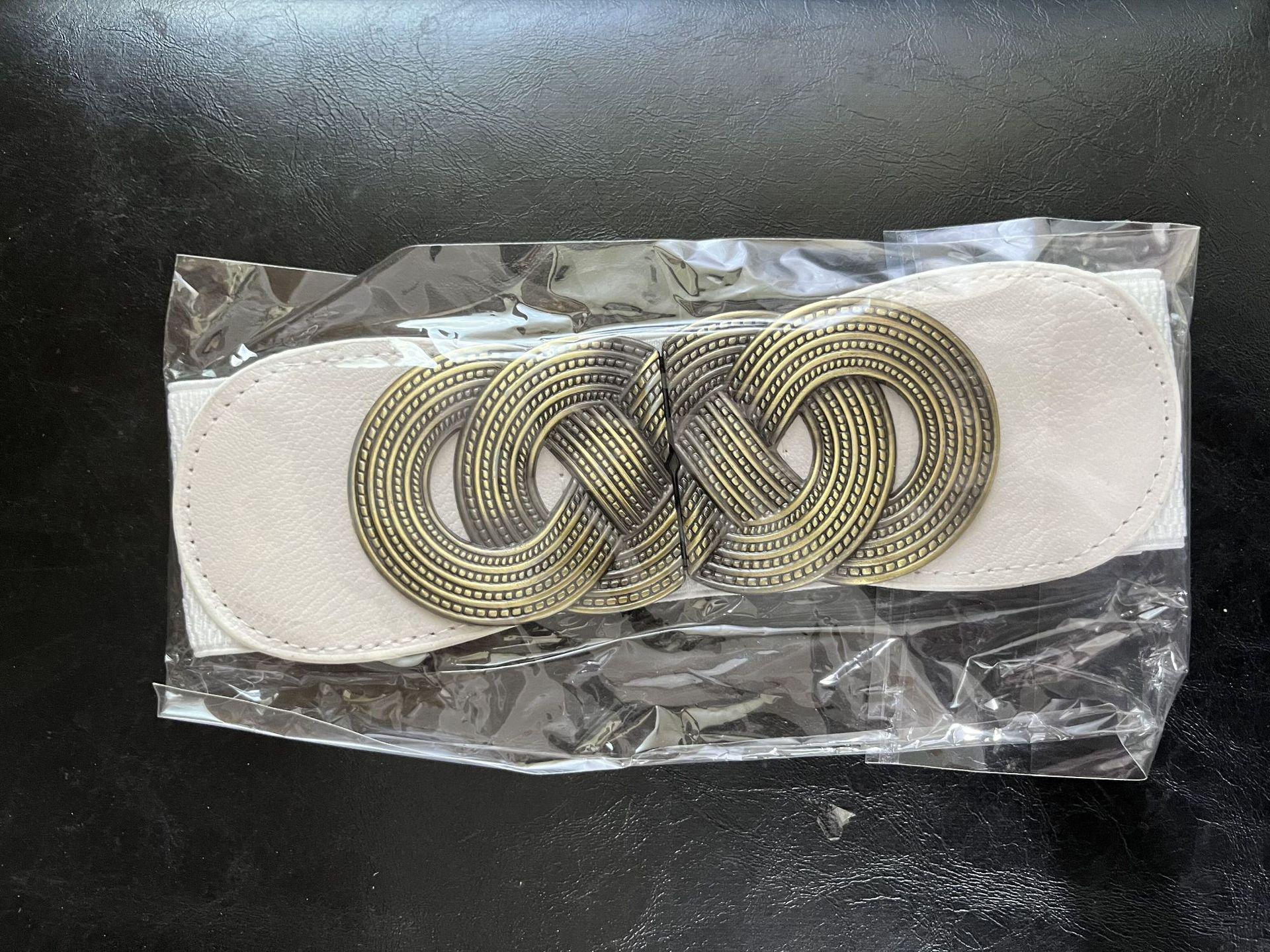 

Женский широкий эластичный пояс в стиле ретро — модный и универсальный для платьев, пальто и пуховиков белый