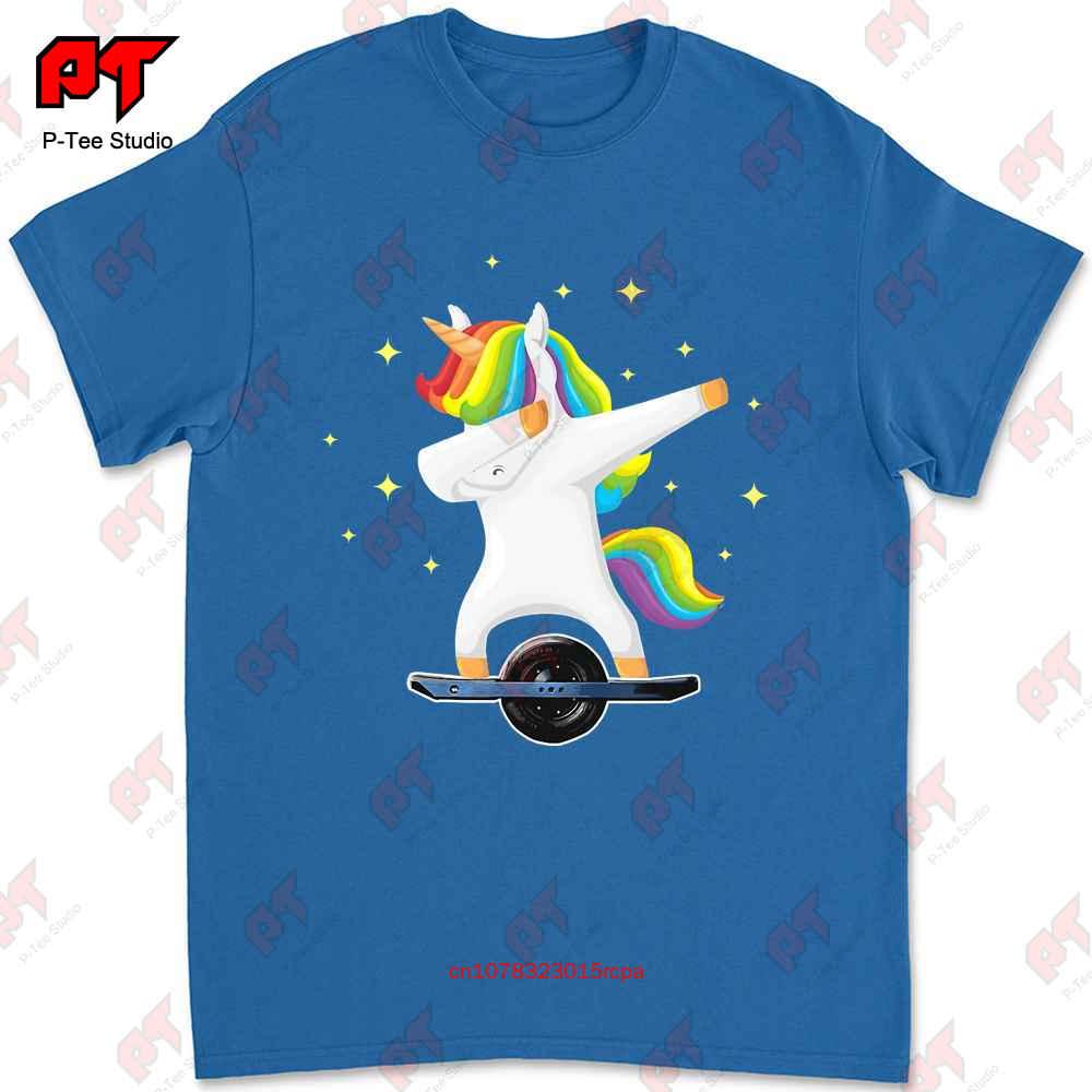 Maglietta KJ61 con Unicorno che fa il Dab mentre pattina su Onewheel
