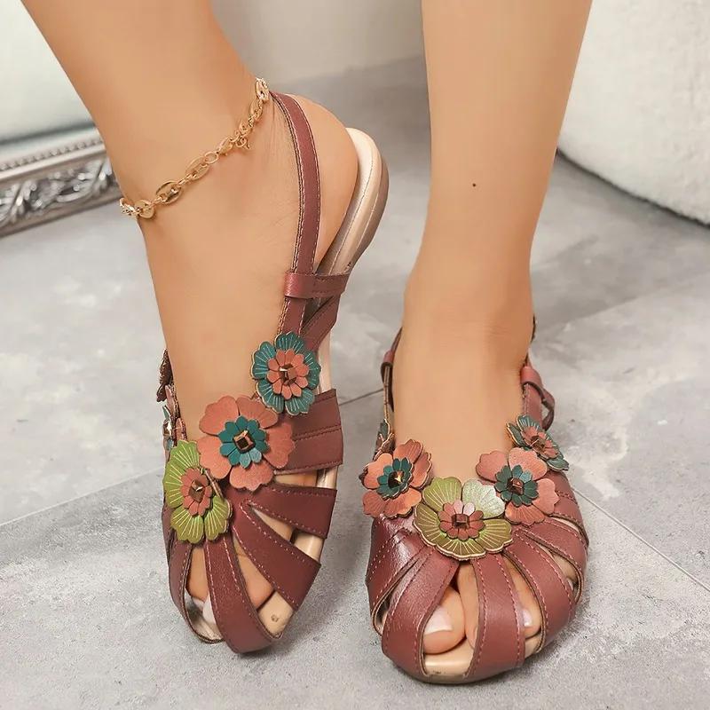 Fashion 2025 New Summer Women's Vintage Ethnic Floral Buckle Low Heel Sandals Casual Leather Shoes Retro Style Closed Toe Sandalszapatos
