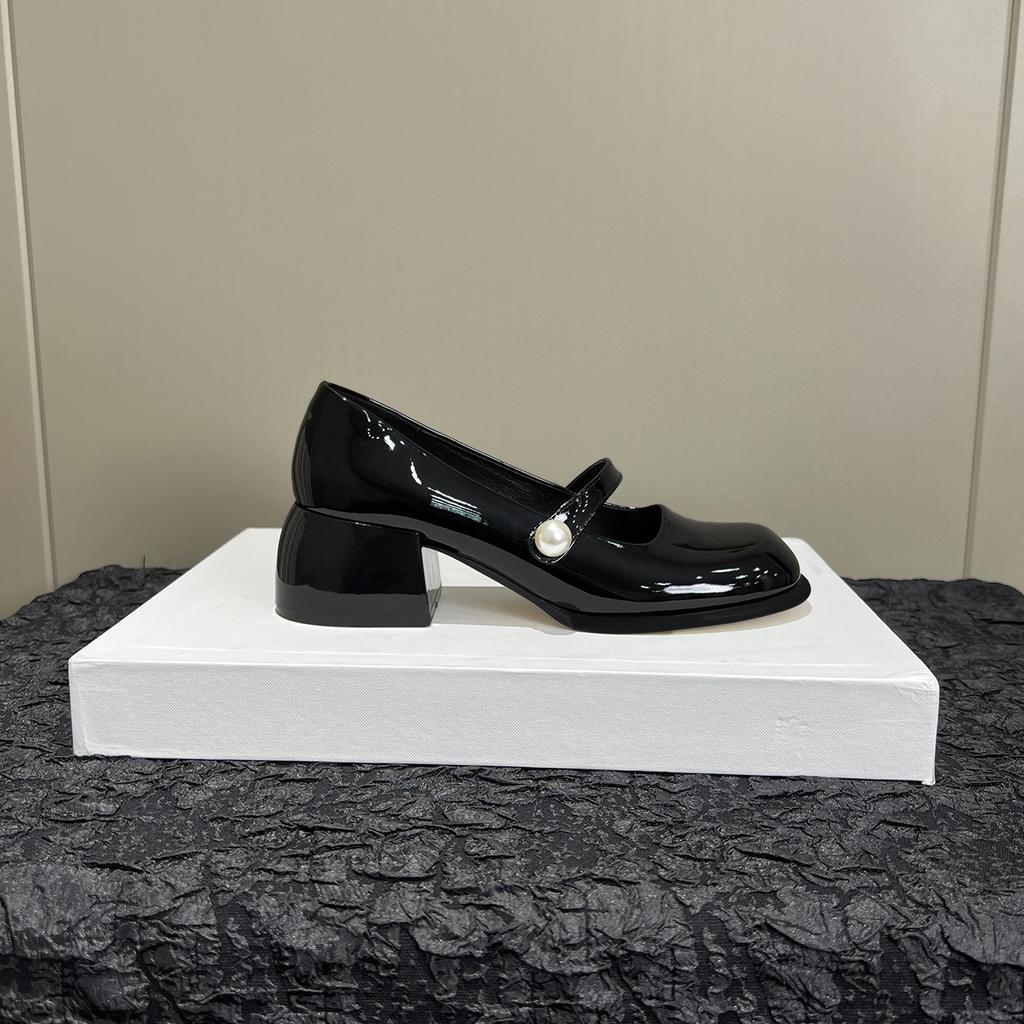 2024 New French Retro Patent Leather Light Mouth Mary Jane Women's Shoes Pearl Round Head Thick Heel with Black Single Shoes