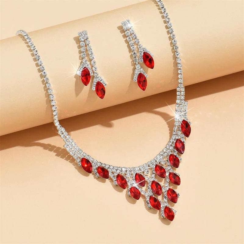 Retro Necklace Set Exquisite Earrings Banquet Dress Set Chain Fashion Versatile Bridal Jewelry