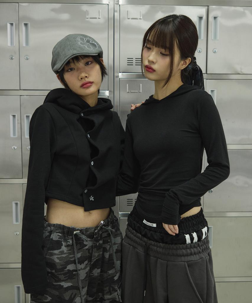 Small Logo Side Button Shirred Hooded Top [Black]
