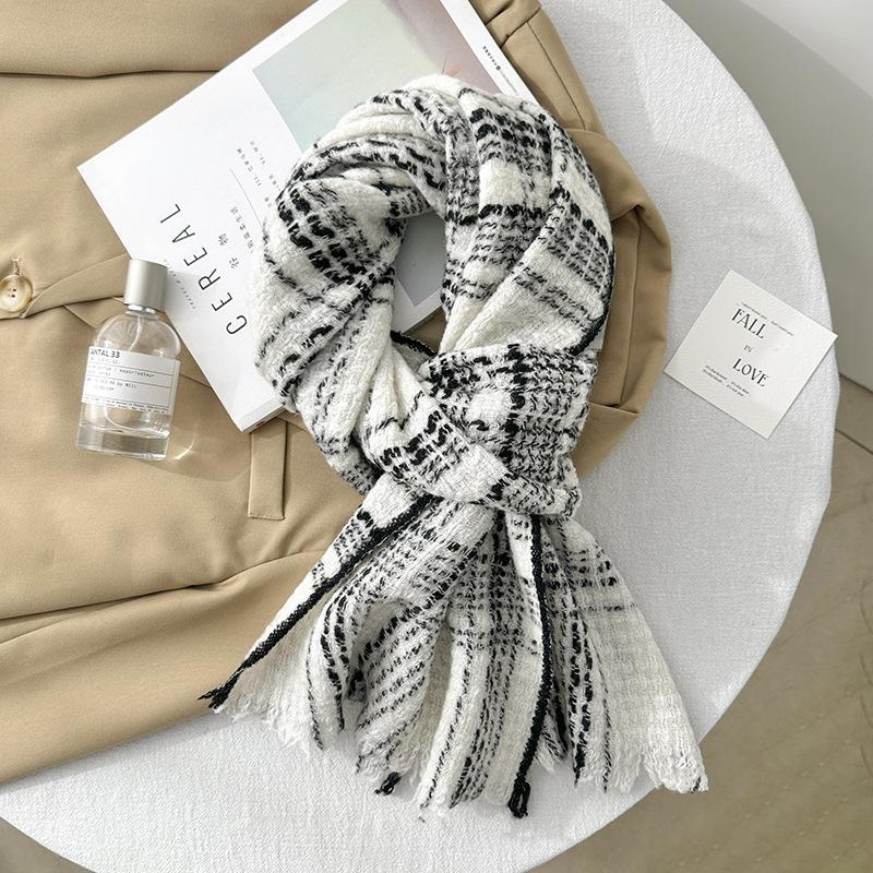 Light luxury black and white woven wool scarf autumn and winter women's simple high-end temperament trendy shawl