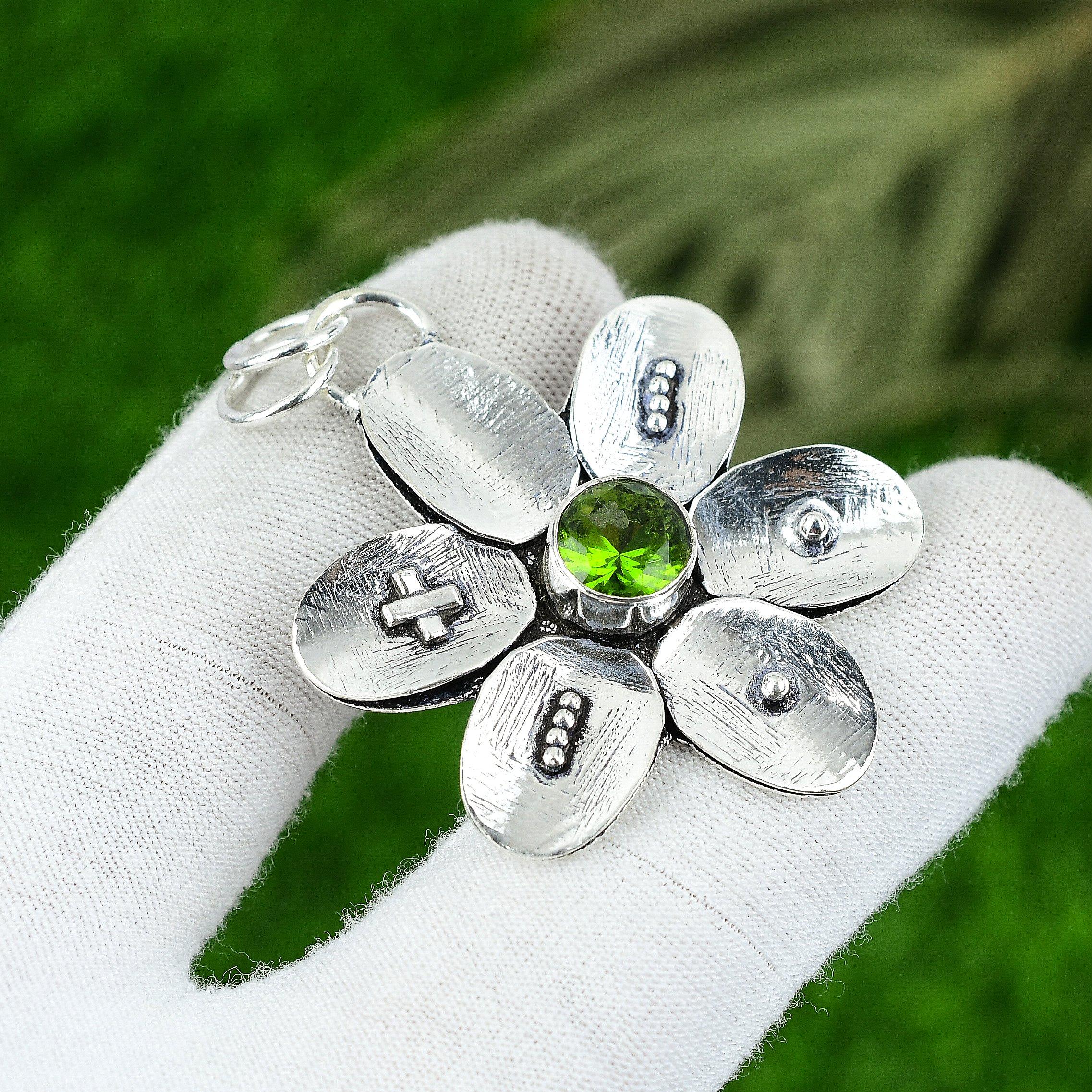 

Natural Peridot Gemstone Pendant 925 Sterling Silver Indian Jewelry For Women