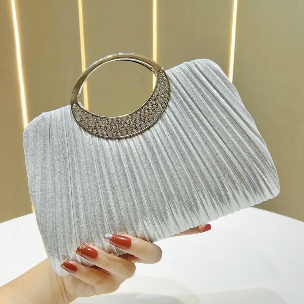 Borsa da sera a pochette classica con design plissettato e catena per eventi formali