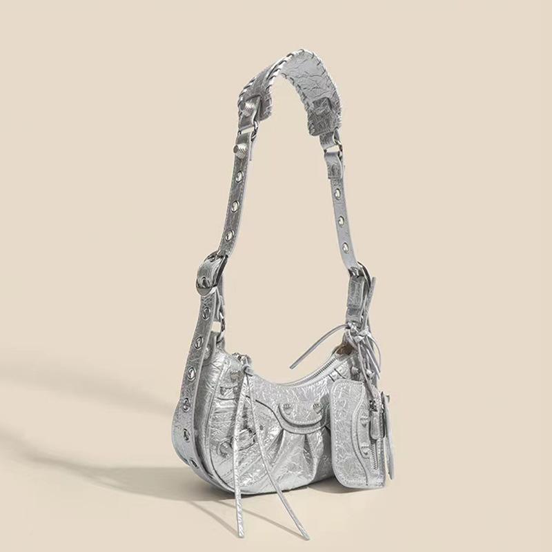 New Trendy Retro Armpit Bag, European and American Pleated Shoulder Bag, Crossbody Bag, Women's Bag, Rivet Tassel Half Moon