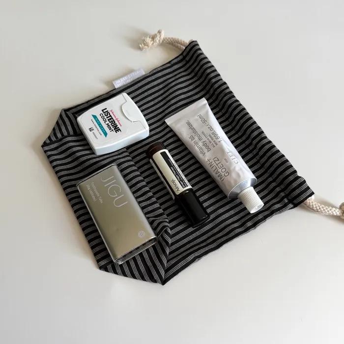 Ticking String Black Pouch