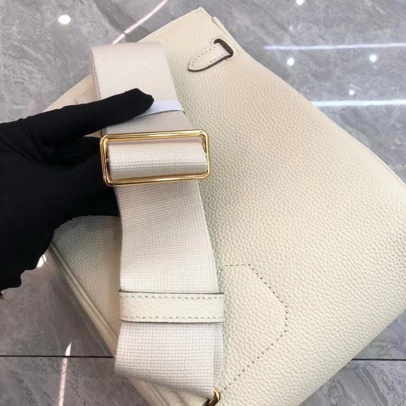 2025 New Leather Gender-neutral Men's and Women's Same First-layer Cowhide Round Lock Hole Breast Bag Single Shoulder  Leather Backpack