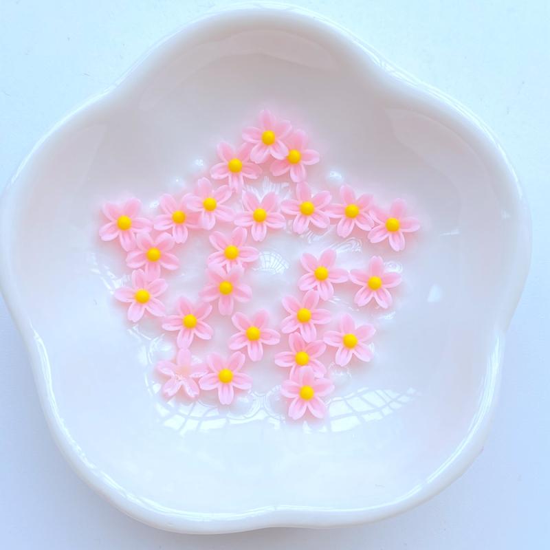 200Pcs New Cute Mini 8mm Flower Flat Back Resin Nail Enhancement  Jewelry Craft Decoration Accessorie
