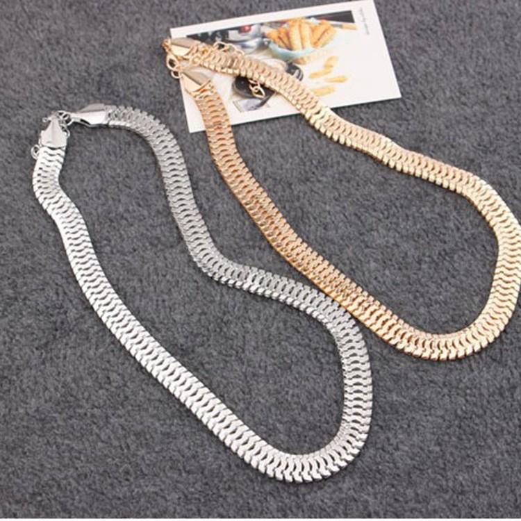 Bold Metal Fish Scale Necklace with European and American Flair