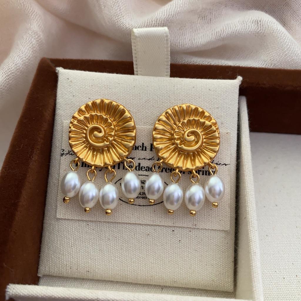 New thread tassel pearl stud earrings niche design French literary temperament earrings versatile fashion shell earrings