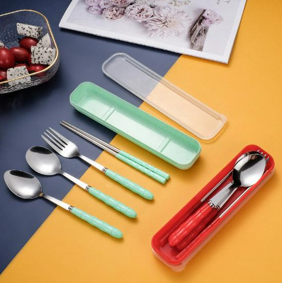 

Ложка из пшеничной соломы в корейском стиле с бамбуковым соединением из нержавеющей стали; Свяжитесь для индивидуального логотипа и формы.