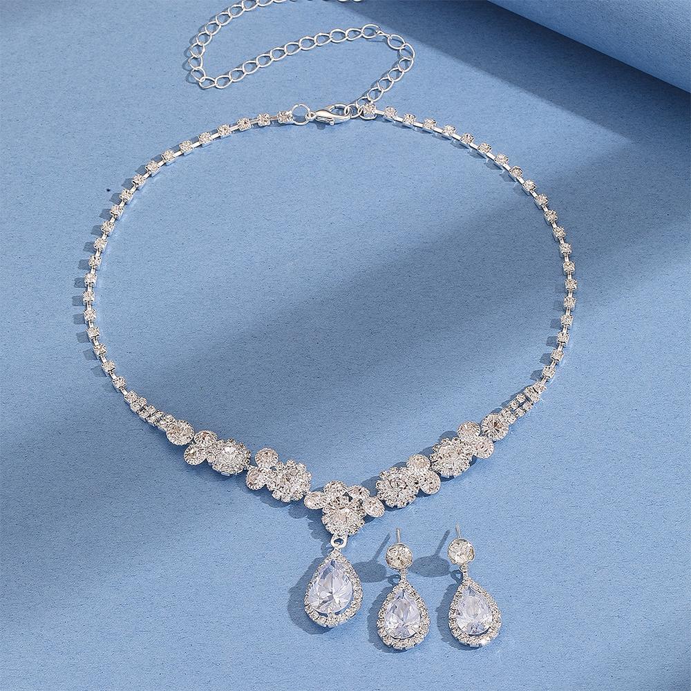 3-teiliges Damen Minimalistisches und Hochwertiges Set Ohrringe Halskette Geeignet für Party Jubiläen Modische Personalisierte Sets