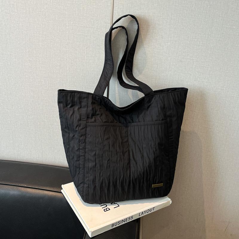 2025 summer new pleated shoulder bag simple and fashionable solid color bag commuting foreign style large capacity tote bag