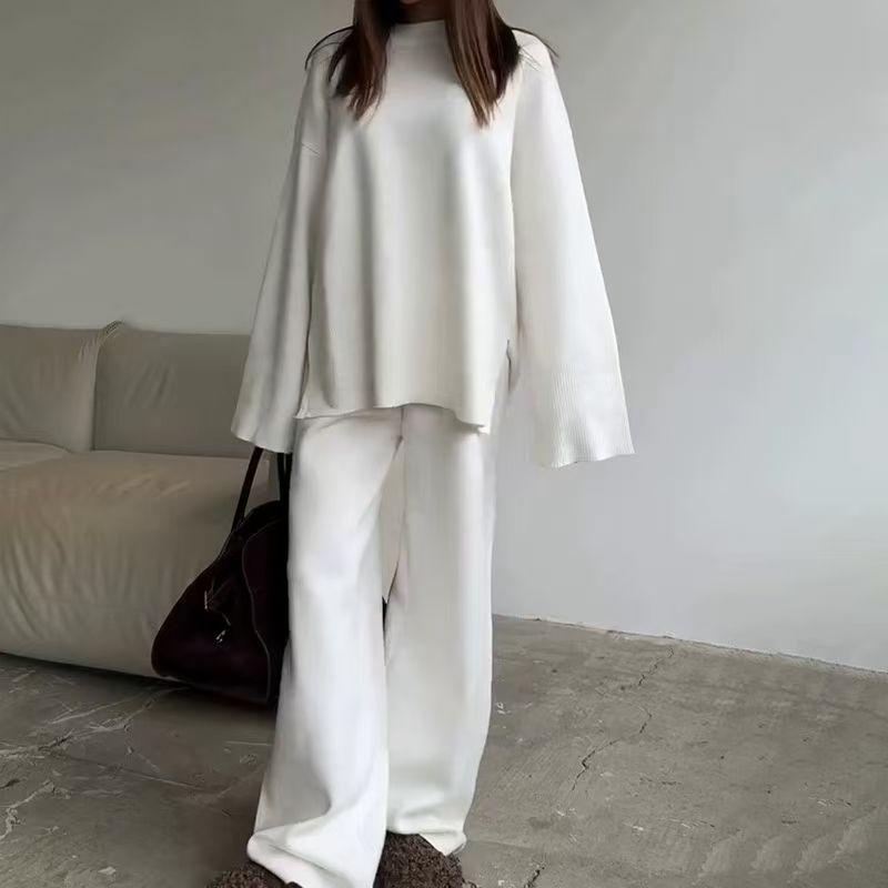 

Комплект в западном стиле: свободный свитер и брюки широкого кроя. Вязаный свободный свитер и брюки. White M