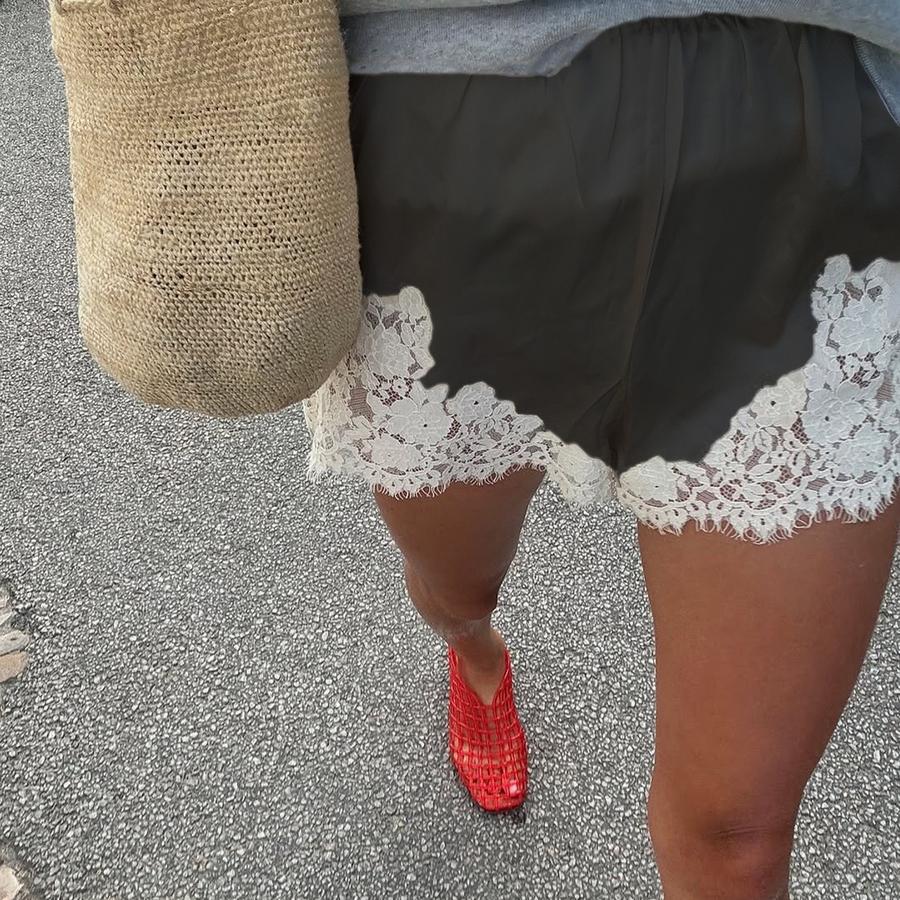 Autumn New Lace Trim Wide-Leg Shorts Design Elegant Fashion Casual Short Sleeve Commute