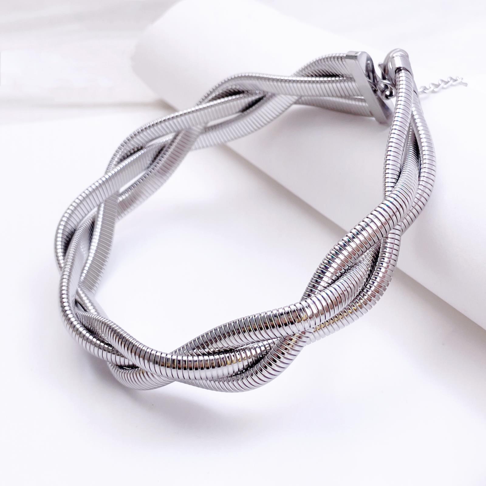 Vintage Short Collar Necklace Weak Elastic Collarbone Plated 18K Gold