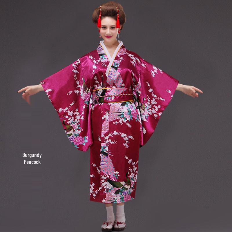 Dámske tradičné japonské kimono na cosplay, fotografovanie a javiskové vystúpenie