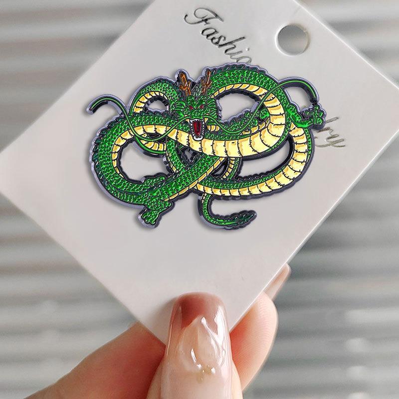Cartoon-Drachen-Brosche Unisex Anime-Peripherielegierung Tropföl-Accessoires Anstecknadel Kleidung Tasche Dekoration Abzeichen