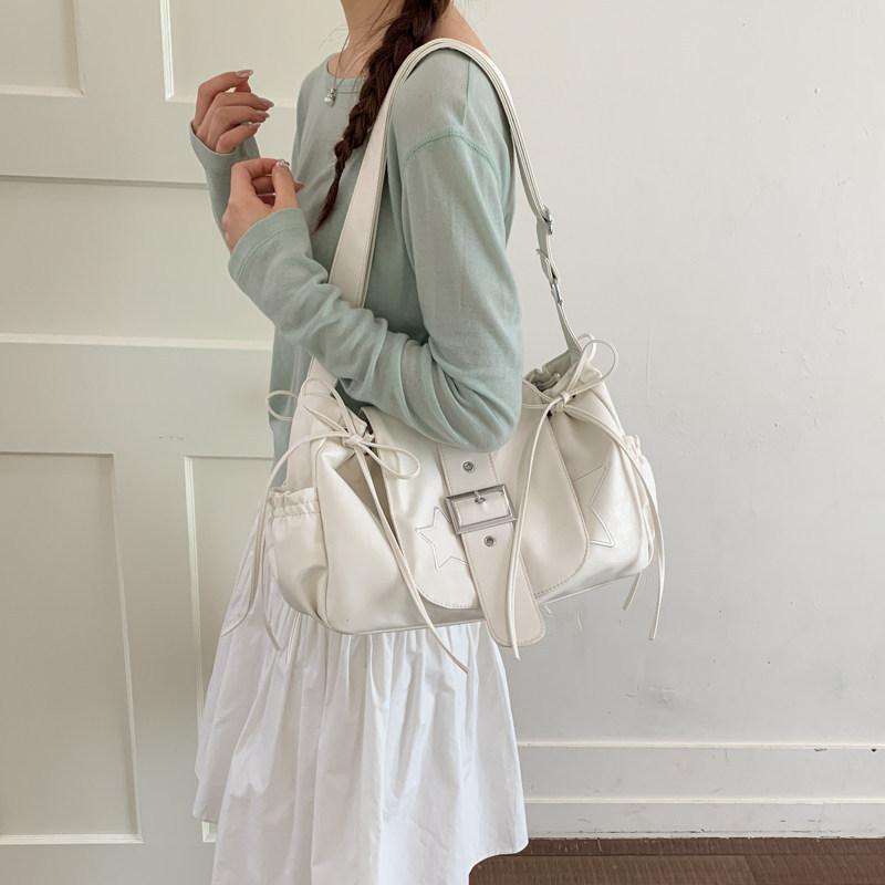 

Korean-style sweet and cool underarm bag for women2026New high-end niche handbag, shoulder bag, crossbody bag, fashiable biker білий