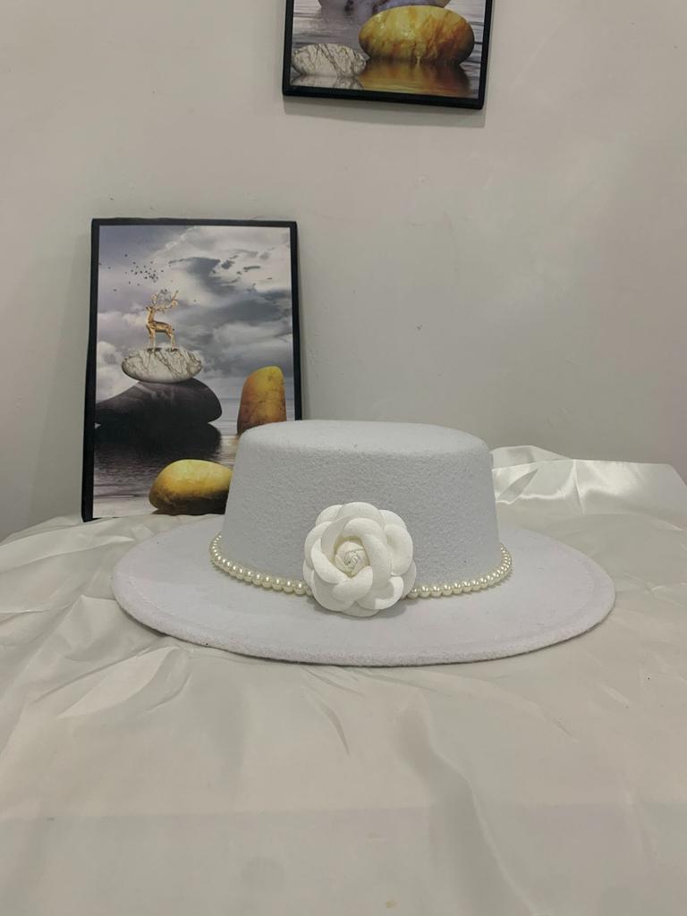 Hat Female Elegant British Top Hat Female Hepburn Style French Pearl Chain Flower Wool Flat Top Felt Hat Self-operated