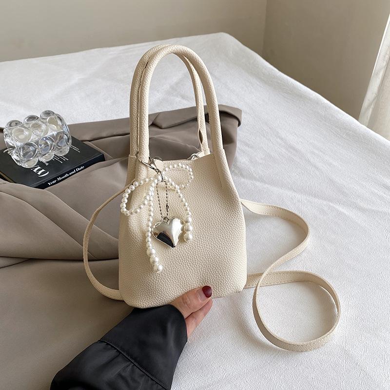 

Повсякденна популярна модна текстура сумки цього року, літо 2024, нова портативна жіноча сумка, проста сумка-месенджер, сумка-відро Without pendant білий