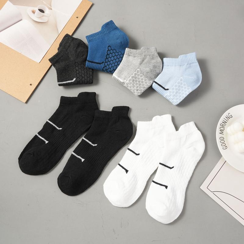 Men's Honeycomb Patterned Athletic Socks for Breathability Comfort Antibacterial Properties and Odor-free Feet.