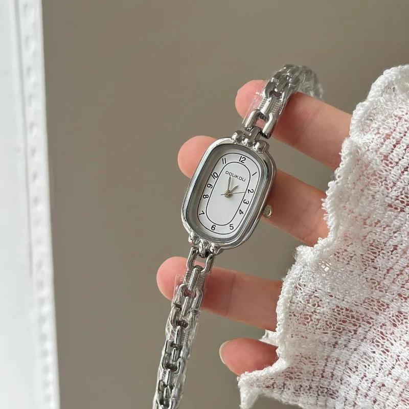 Fashion Thin Bracelet Watch Retro Oval Dial Watches Women Light Luxury Fashion Small Gold Quartz Wristwatch Gift Wholesale Clock