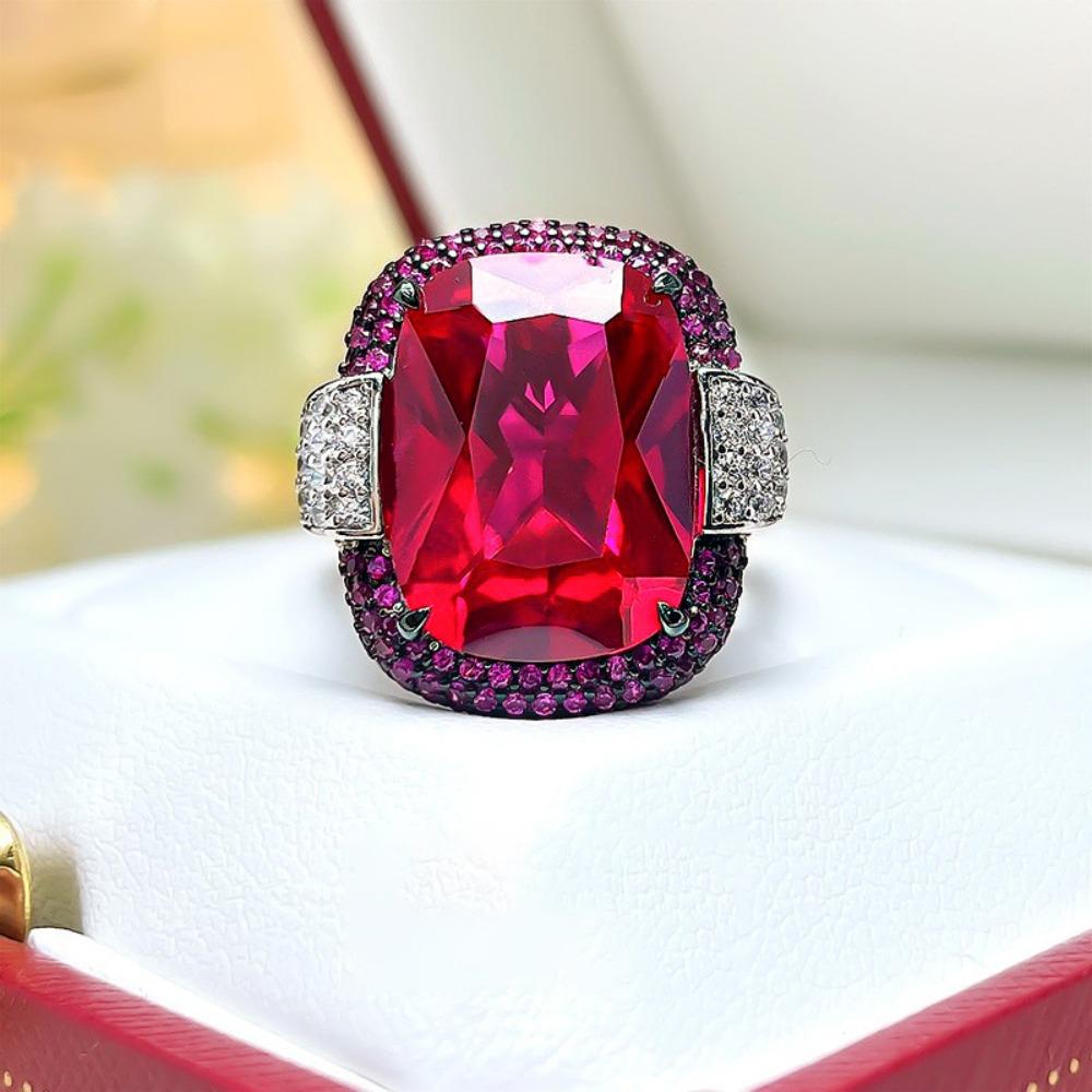 Luxury Black Gold Plated Ring Retro European Style Exaggerated Square Fake Ruby Jewelry for Women