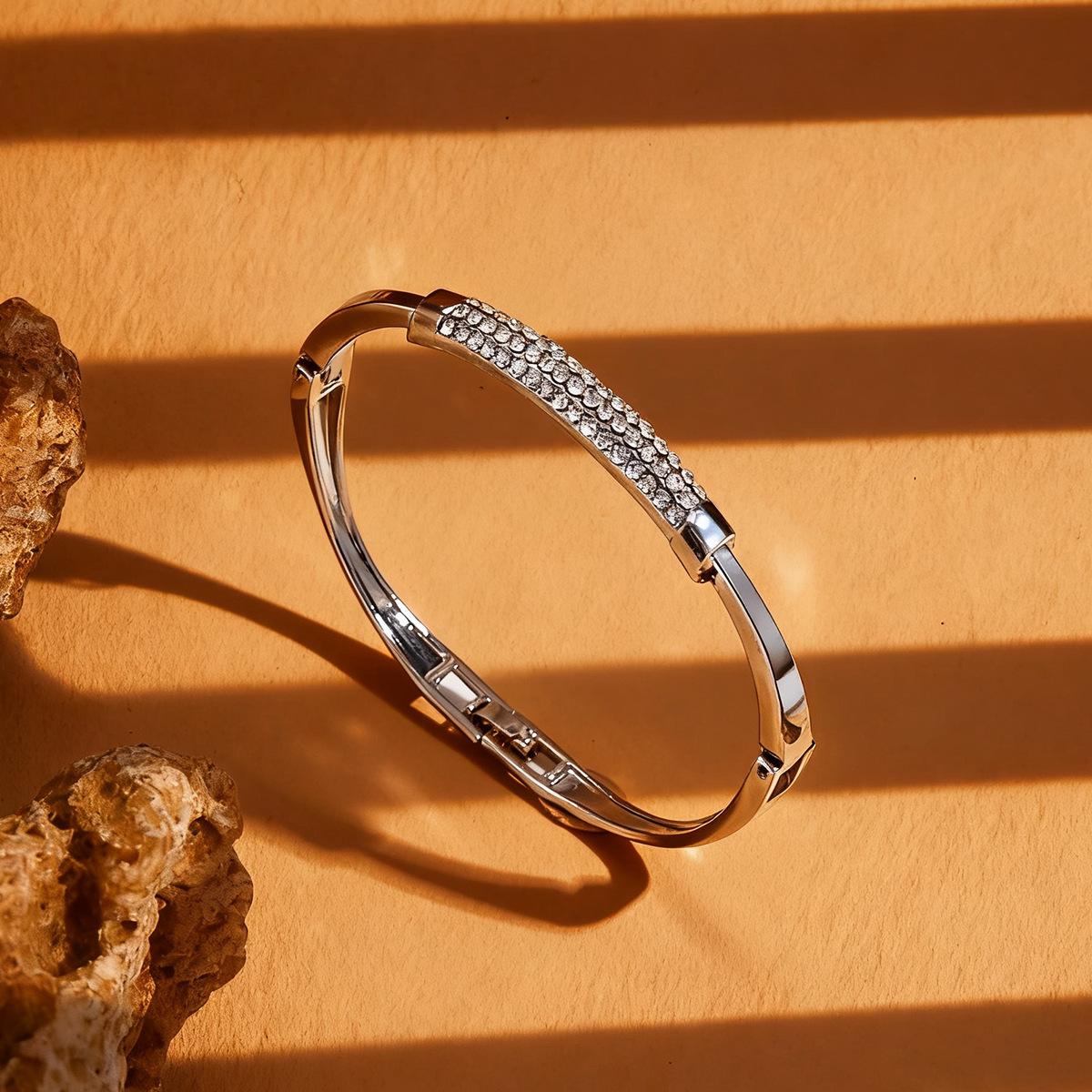 

Diamond Nail Cross Round Snap Bracelet Geometric Bracelet