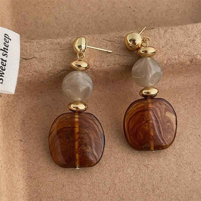 French Vintage Color-blocked Amber Acrylic Niche Design Earrings, Light Luxury and High-end Silver Needle Versatile Studs